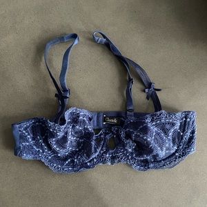 💙 NWOT Chantelle balconnet 32B bra
